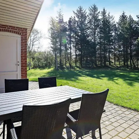 Quaint Holiday In Bl Vand With Whirlpool Feriehus Oksbøl